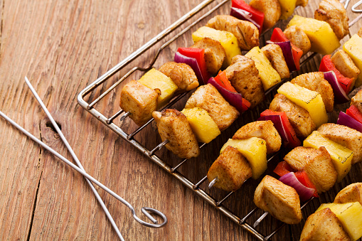 low carb pineapple and chicken kebabs