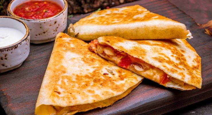 Quesadilla with chicken and sauces