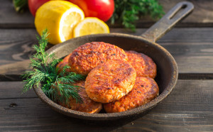 Old Bay Salmon Cakes – The Leaf