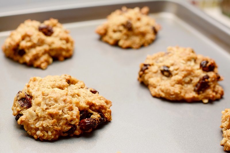 3-Ingredient Oatmeal Raisin Cookies