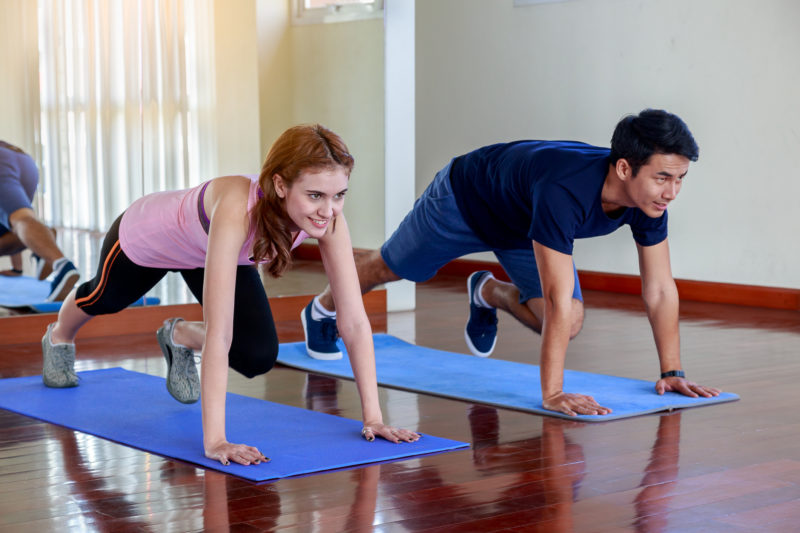 two people doing mountain climber exercise