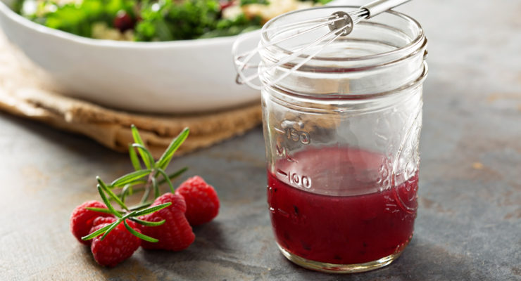 Oil-free raspberry salad dressing