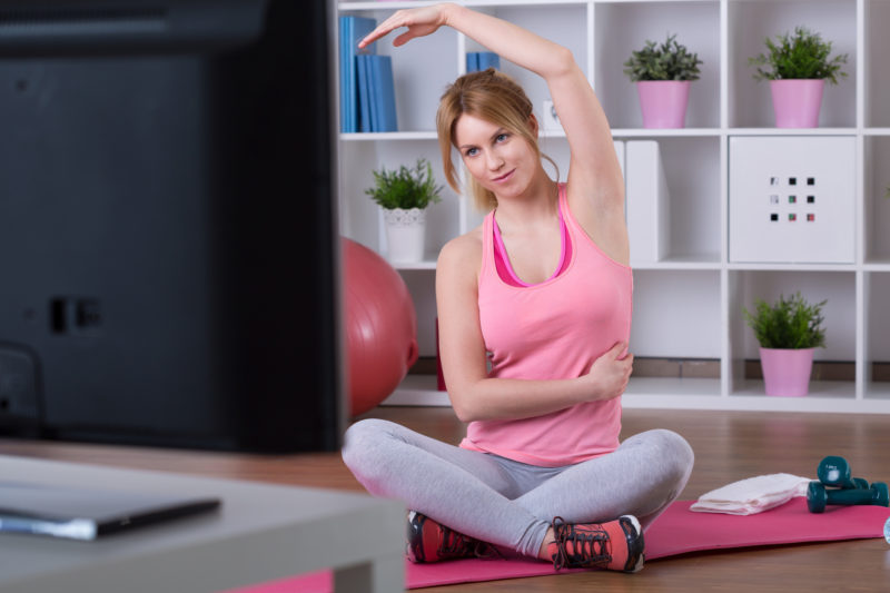TV Workout: 5 Things To Do During Commercial Breaks To Burn Pounds