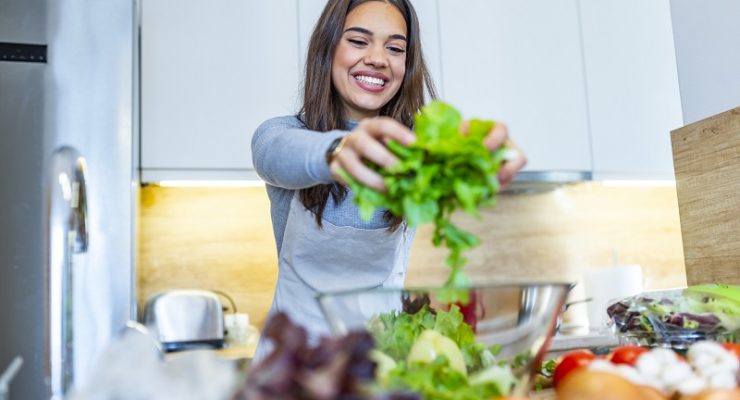 woman making salad on Nutrisystem week 1