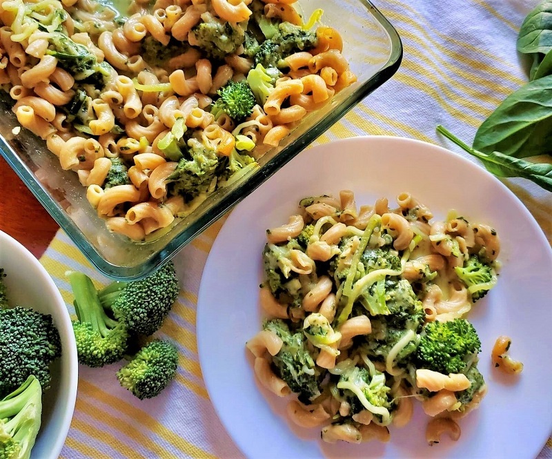Saint Patrick’s Day Green Mac and Cheese with veggies