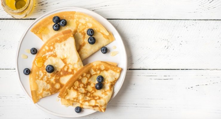 crepes with syrup and blueberries
