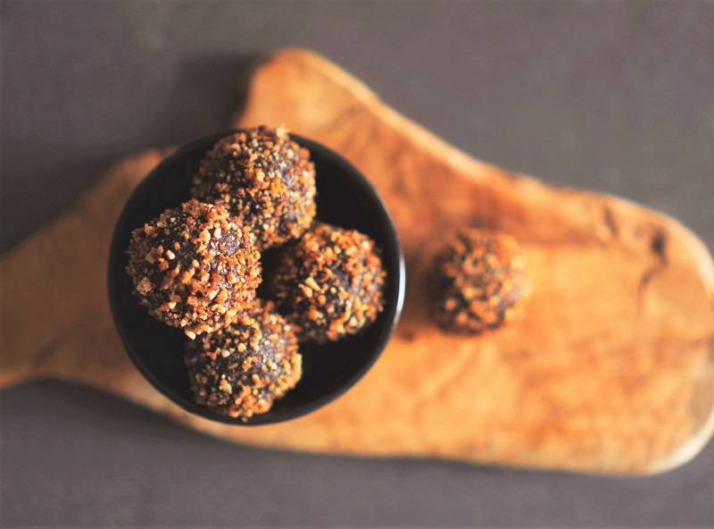 The Leaf healthy s’mores protein balls