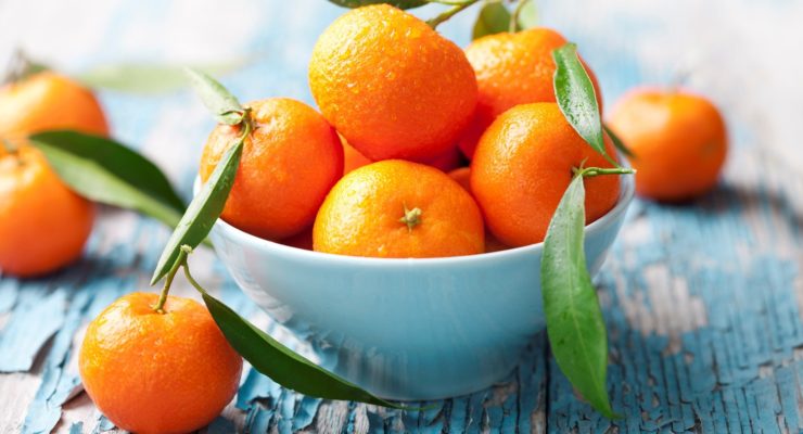 oranges in a small bowl