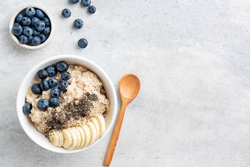 Oatmeal with blueberries, banana and chia seed