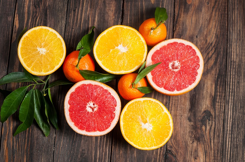 Slices oranges and grapefruits