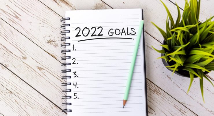 2022 Goals text on note pad