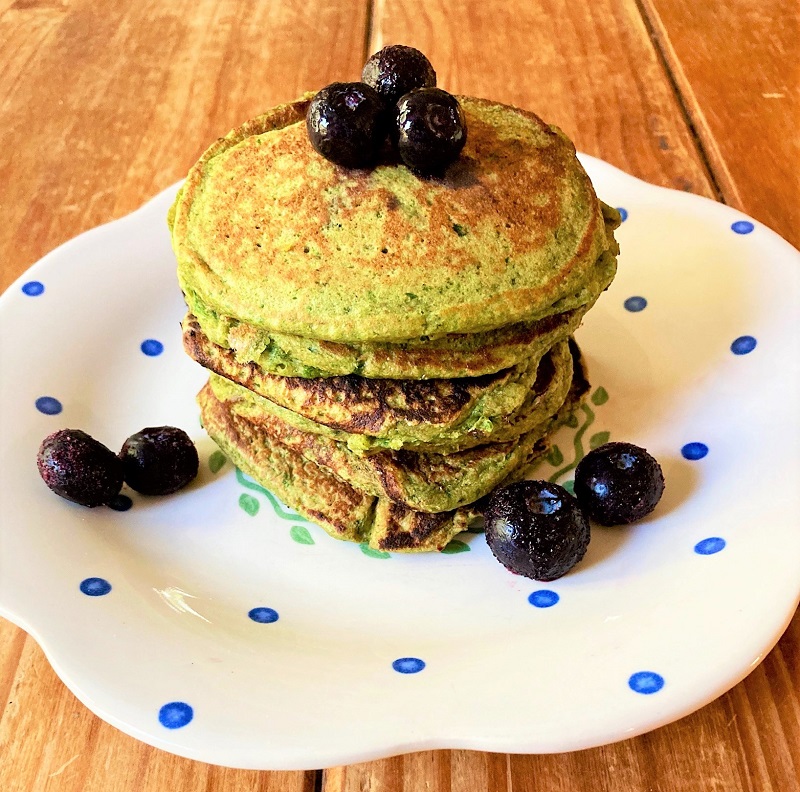 Spinach Banana Pancake with Blueberries