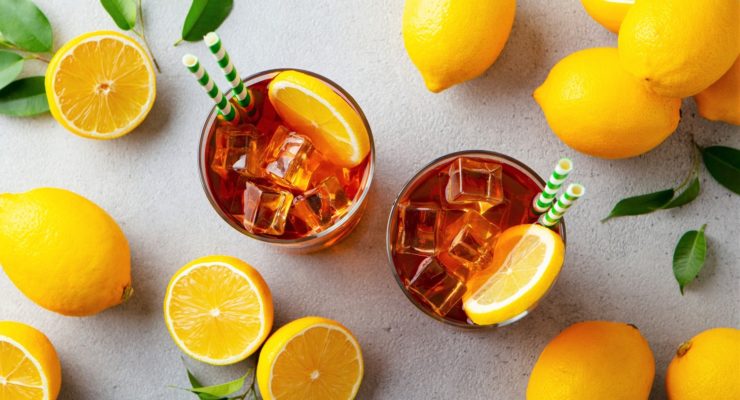 two glasses of iced tea with lemons and mint