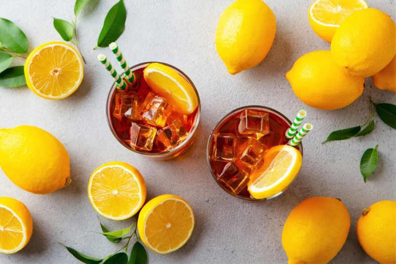 two glasses of iced tea with lemons and mint