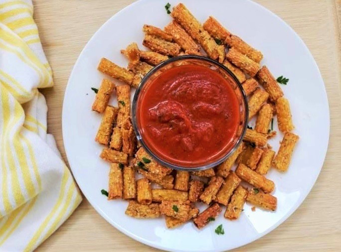 Air Fryer Protein Pasta Chips with marinara sauce
