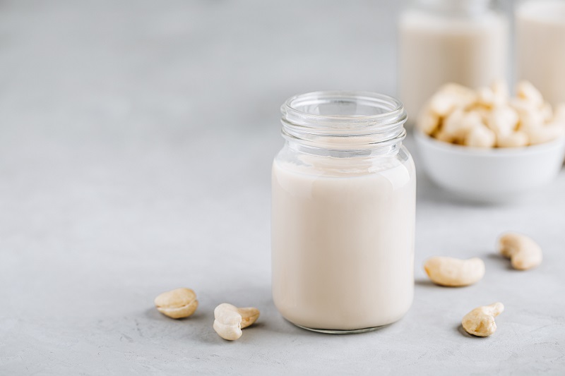 Creamy cashew milk is good for your blood and bones