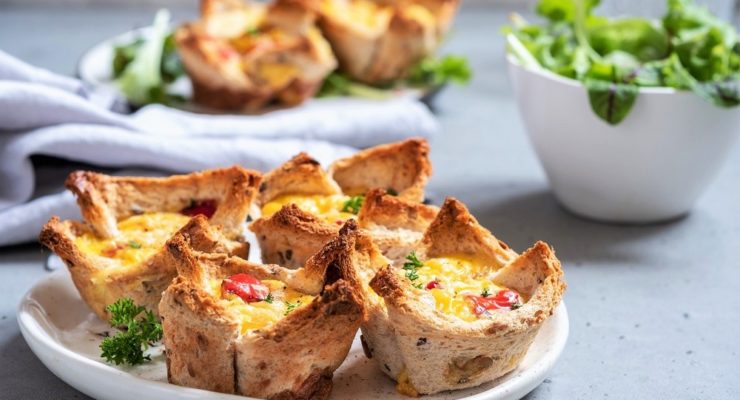 Egg muffins in a toast cup for breakfast