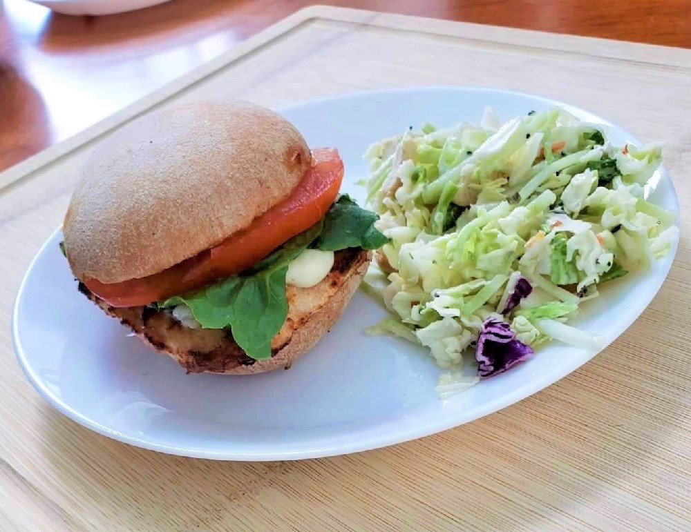 https://leaf.nutrisystem.com/wp-content/uploads/2021/11/Spicy-Grilled-Chicken-Sandwich-pic3.jpg