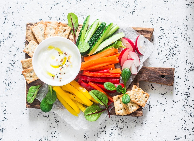 Raw vegetables and everything bagel dip