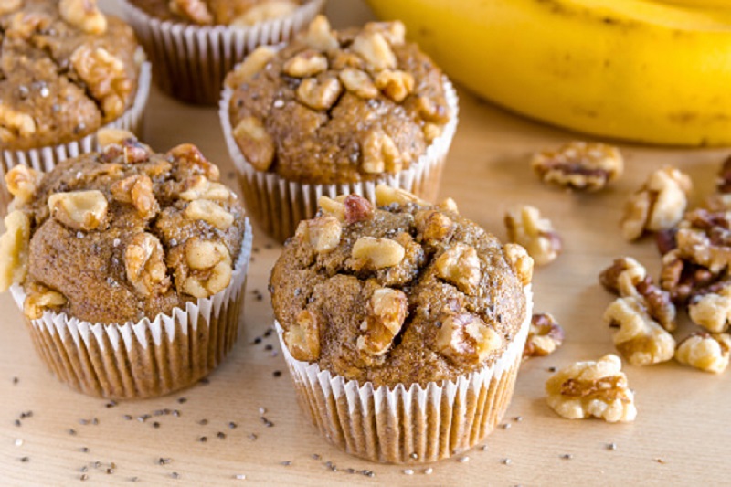 5-Ingredient Easy Banana Nut Muffin