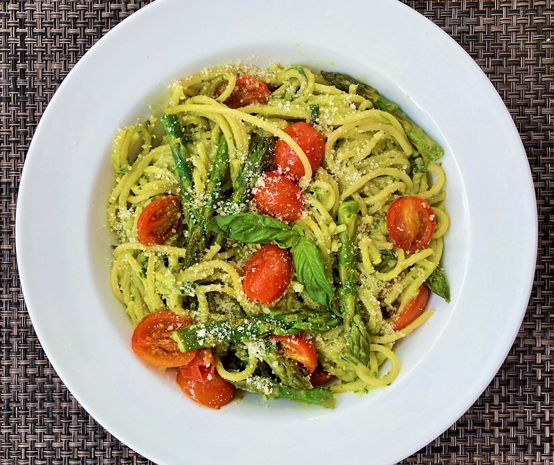 Creamy Avocado Pasta with tomatoes and asparagus tips