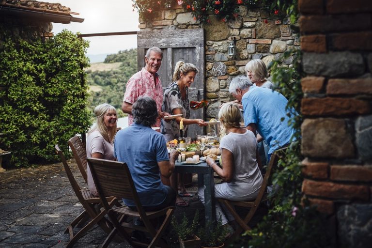 10 Healthy Dinner Party Ideas and Tips | The Leaf