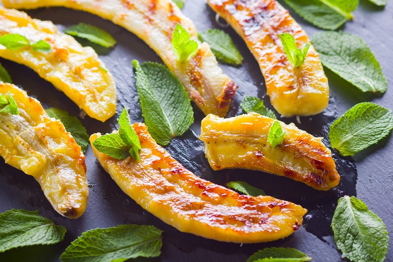 grilled bananas with mint