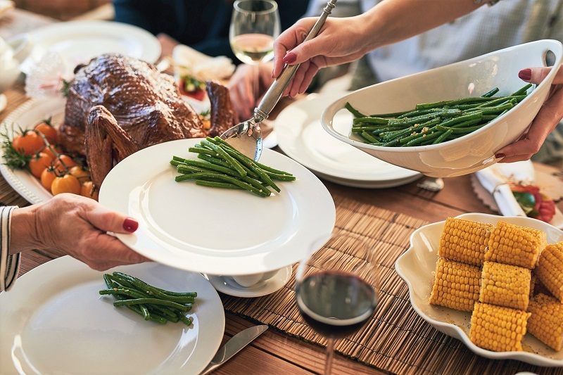 healthy holiday meal with green beans and turkey