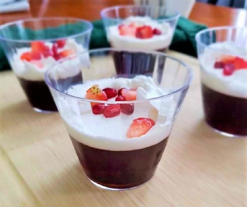28-Calorie Easy Holiday Fruit Cups