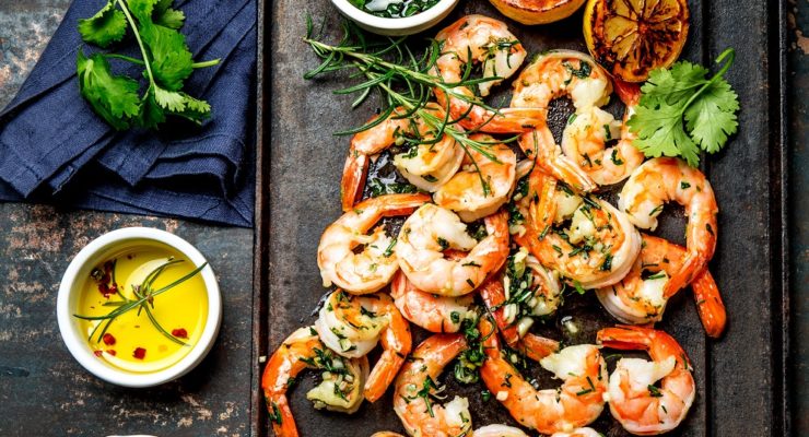 air fryer butterfly shrimp with herbs and seasonings