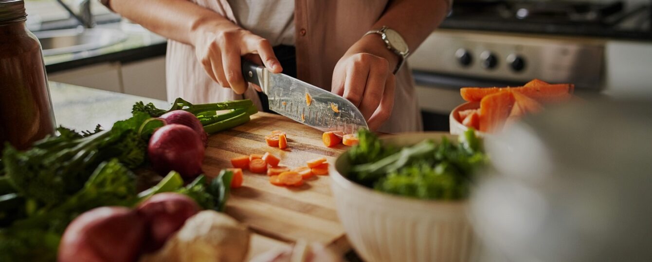 https://leaf.nutrisystem.com/wp-content/uploads/2023/05/cutting-veggies-1340x540.jpg