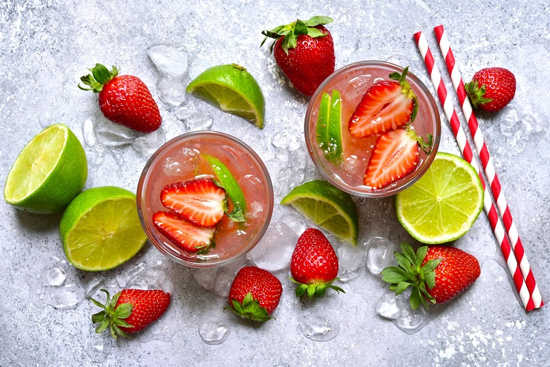 Strawberry Mojito Recipe (Cocktail or Mocktail) - Striped Spatula