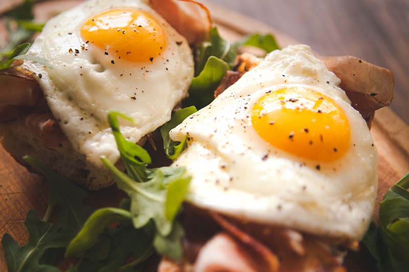a high protein breakfast like eggs may help stop sugar cravings