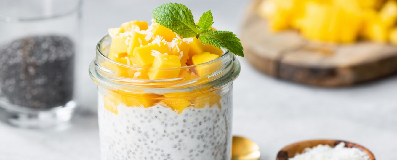 chia seed pudding with mango