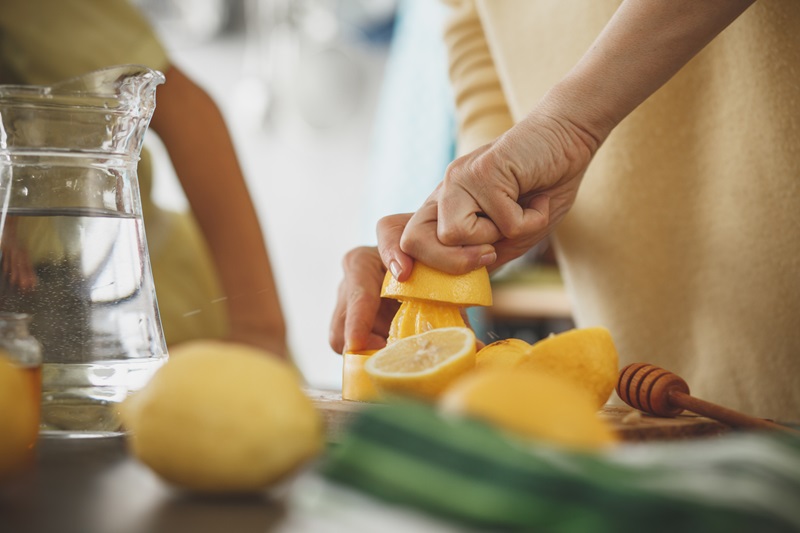 juicing a lemon