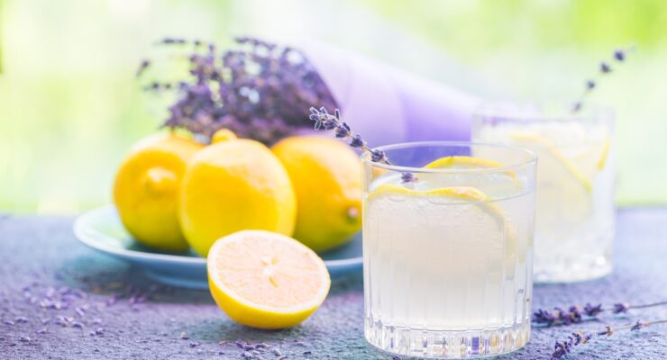 Sparkling Lavender Lemonade for spring cocktails and mocktails
