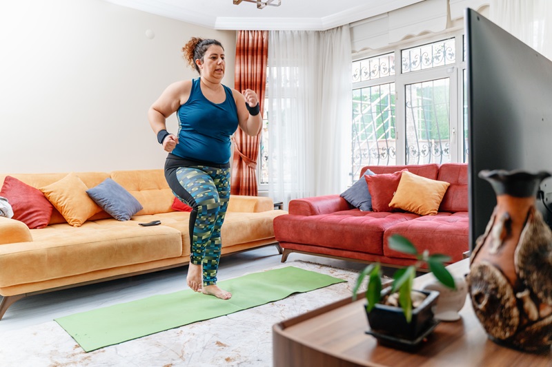 woman exercising while watching tv