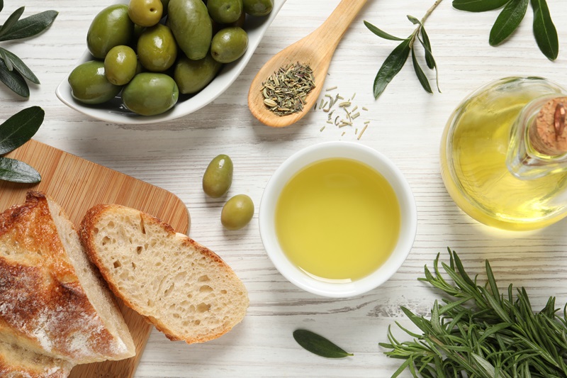 olive oil, olives and bread