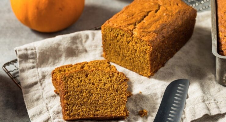 healthy pumpkin bread loaf