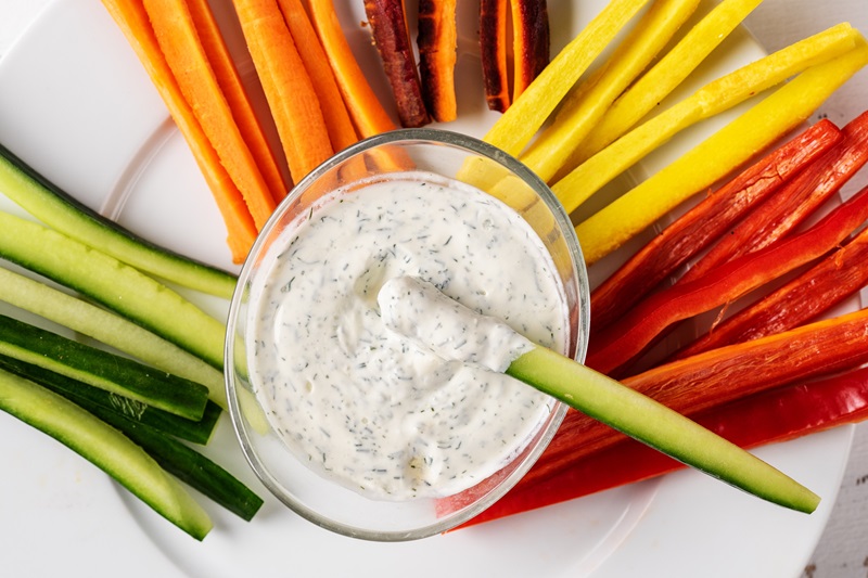 Creamy and Healthy Greek Yogurt Ranch Dip with colorful vegetable sticks