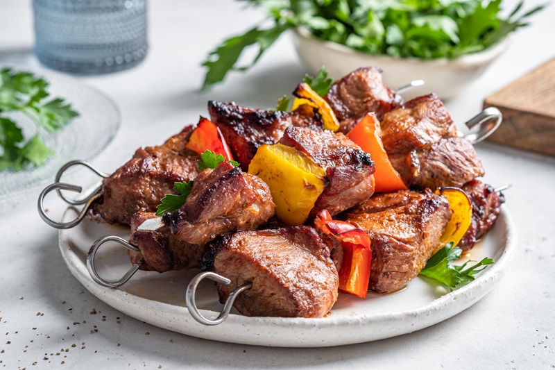 high protein meat and veggie kabobs