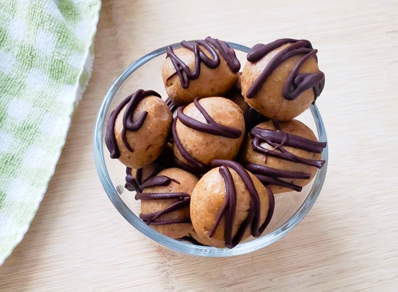 No-Bake Healthy Peanut Butter Balls