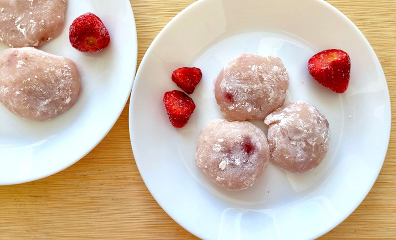 Homemade Strawberry Mochi